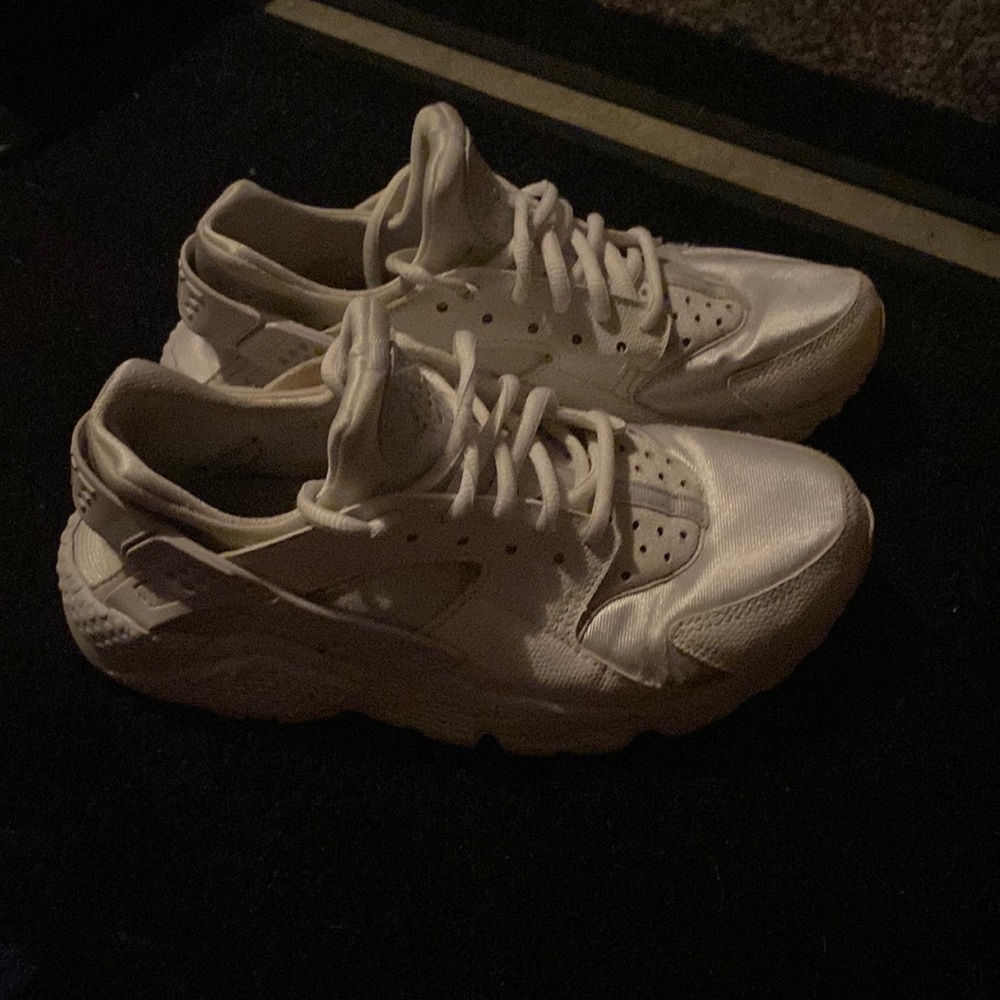 White Nike Huarache